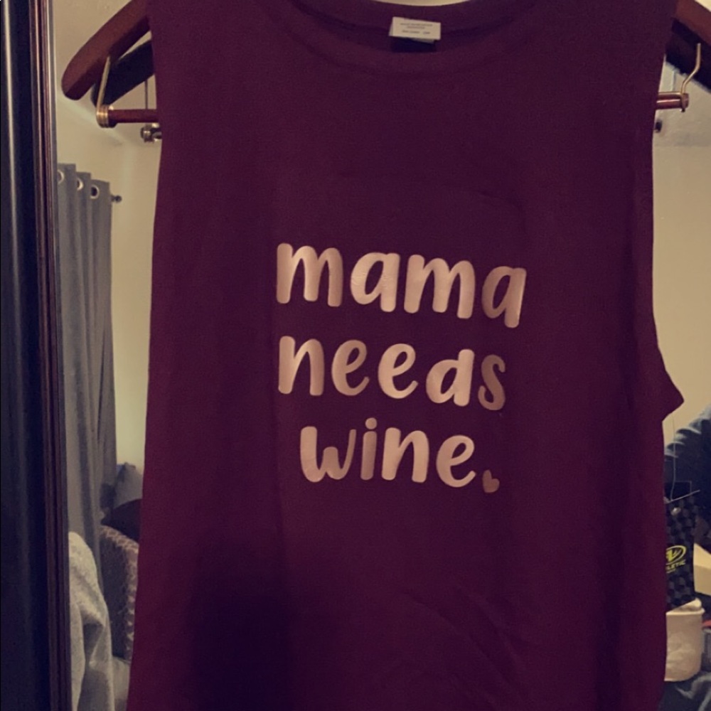 Mama needs wine flowy tank